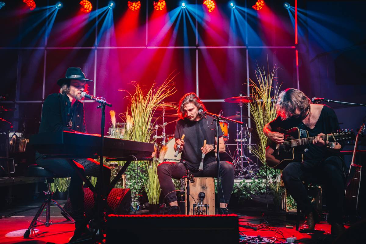 Žebřík ovládli Monkey Business, Marpo a Chinaski, zazpívali Kamil Střihavka i Pan Lynx