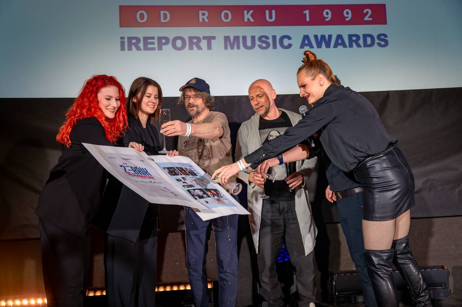 Žebřík ozdobili exkluzivním koncertem Kamil Střihavka s Bárou Basikovou, Danem Bártou a Michalem Pavlíčkem