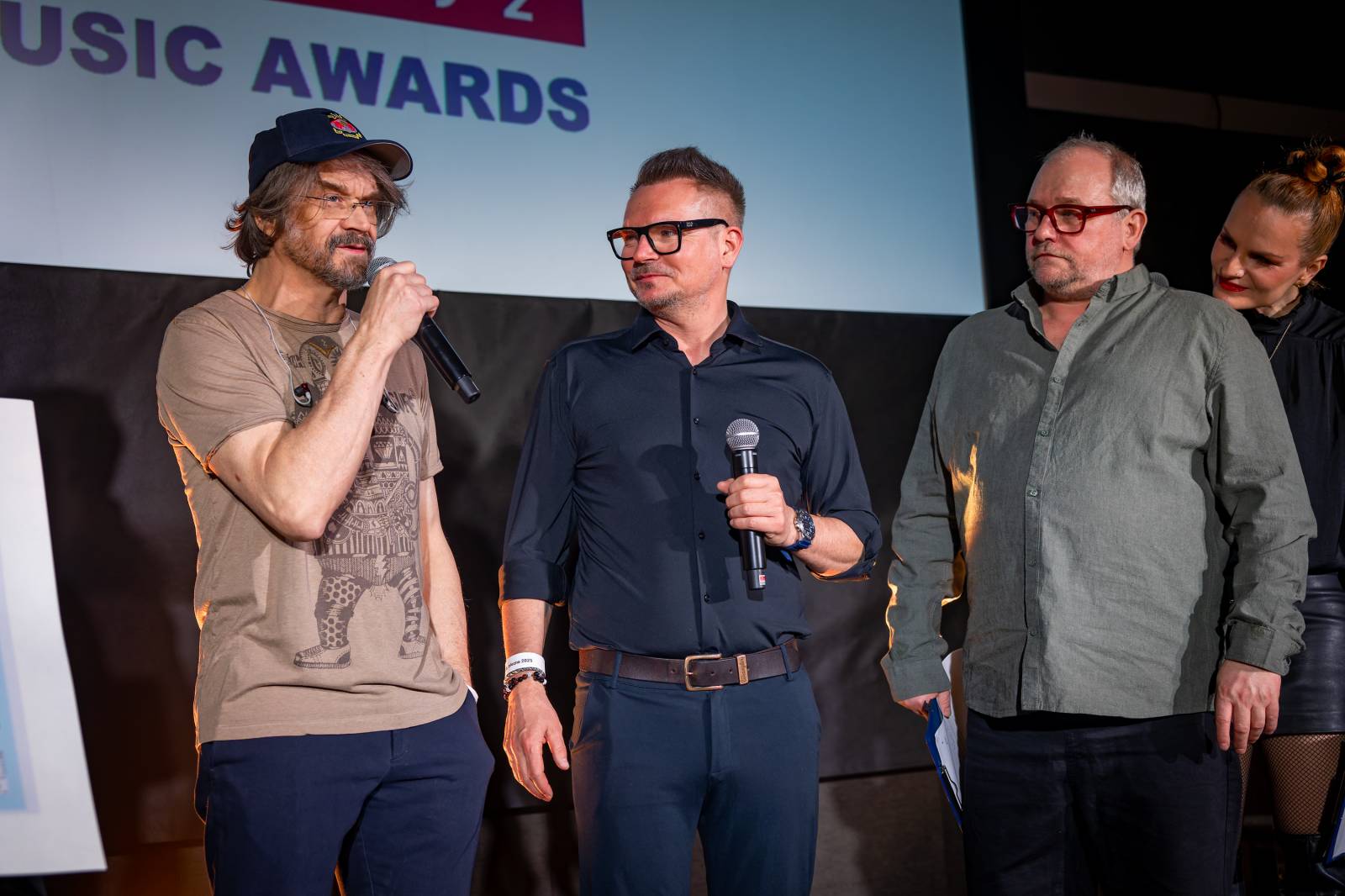 Žebřík ozdobili exkluzivním koncertem Kamil Střihavka s Bárou Basikovou, Danem Bártou a Michalem Pavlíčkem