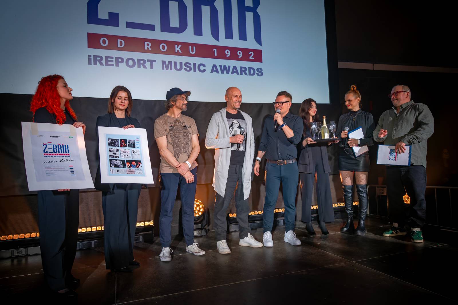 Žebřík ozdobili exkluzivním koncertem Kamil Střihavka s Bárou Basikovou, Danem Bártou a Michalem Pavlíčkem