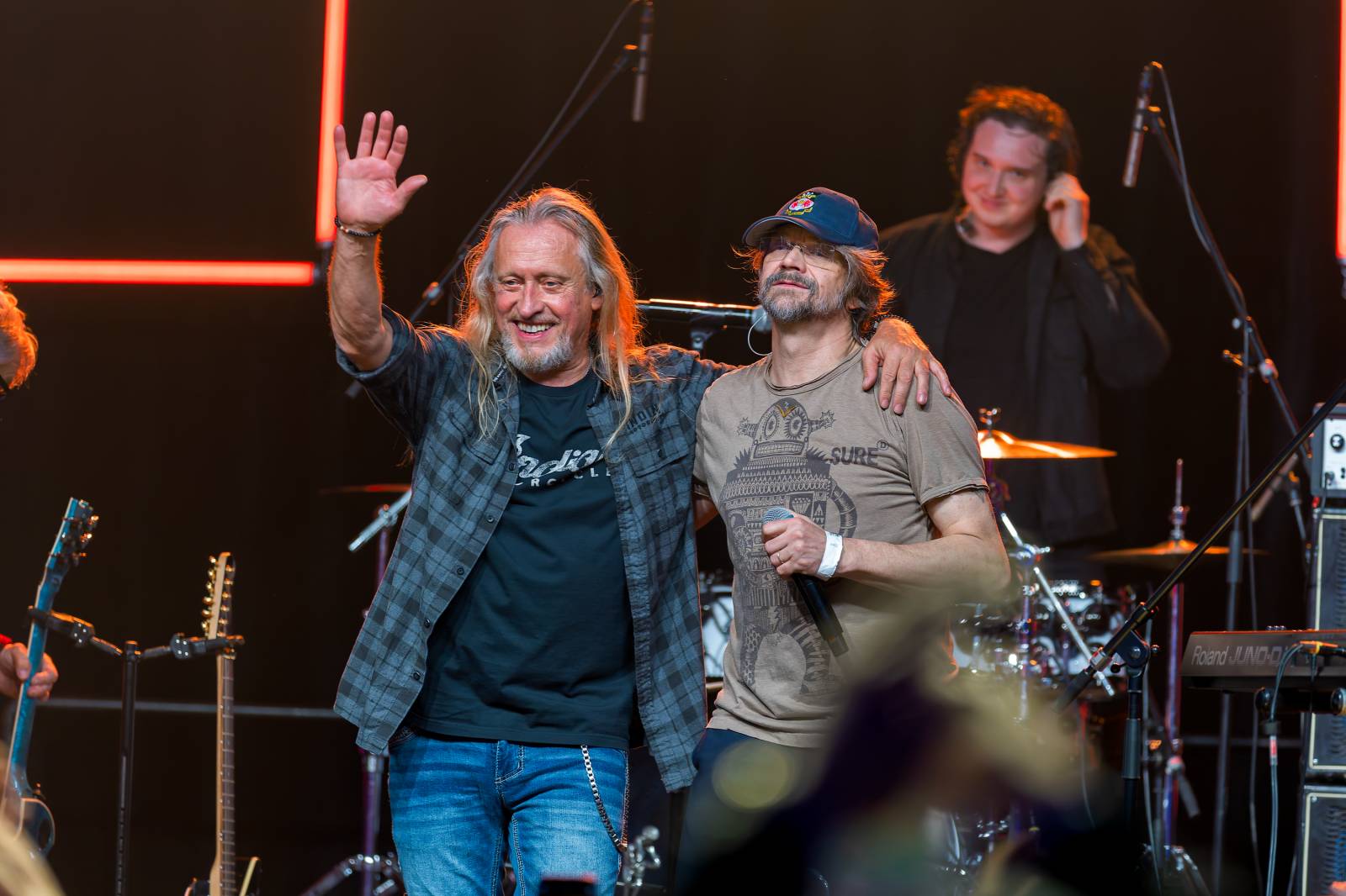 Žebřík ozdobili exkluzivním koncertem Kamil Střihavka s Bárou Basikovou, Danem Bártou a Michalem Pavlíčkem