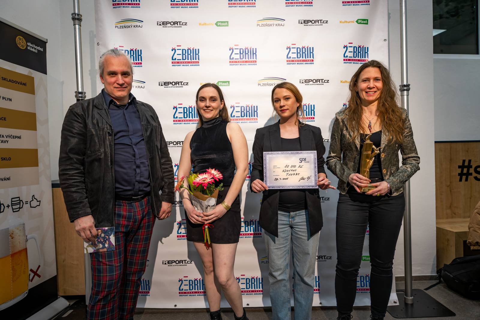 Žebřík ozdobili exkluzivním koncertem Kamil Střihavka s Bárou Basikovou, Danem Bártou a Michalem Pavlíčkem