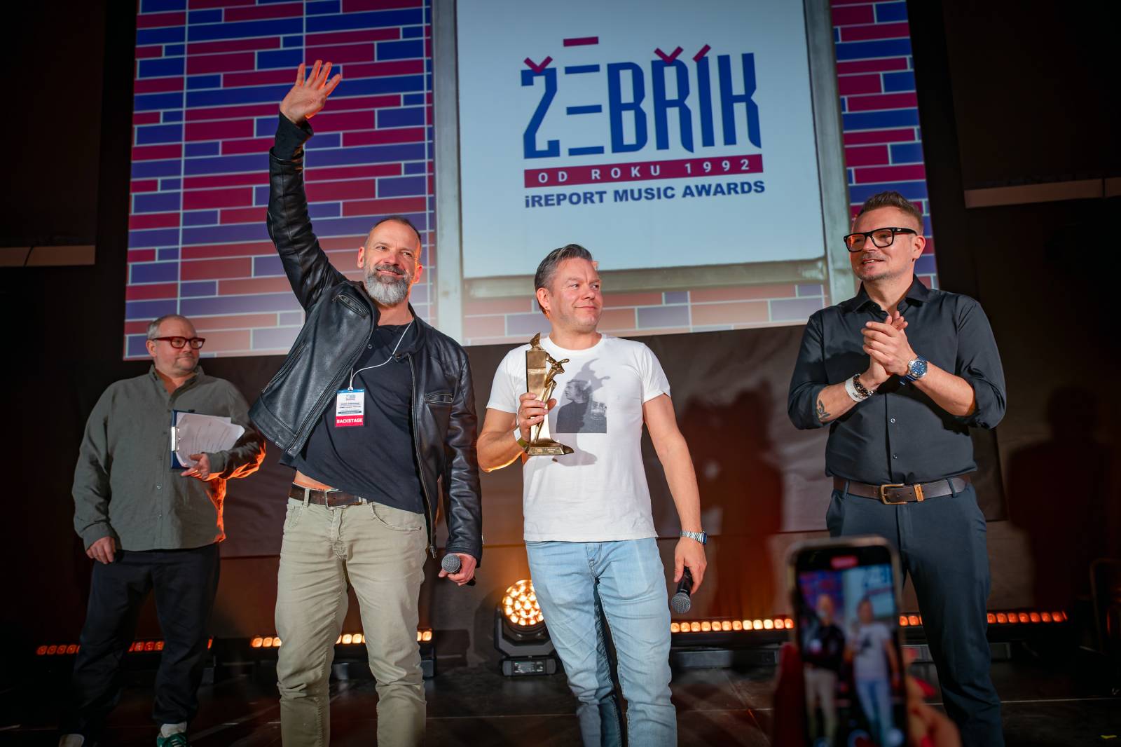 Žebřík ozdobili exkluzivním koncertem Kamil Střihavka s Bárou Basikovou, Danem Bártou a Michalem Pavlíčkem