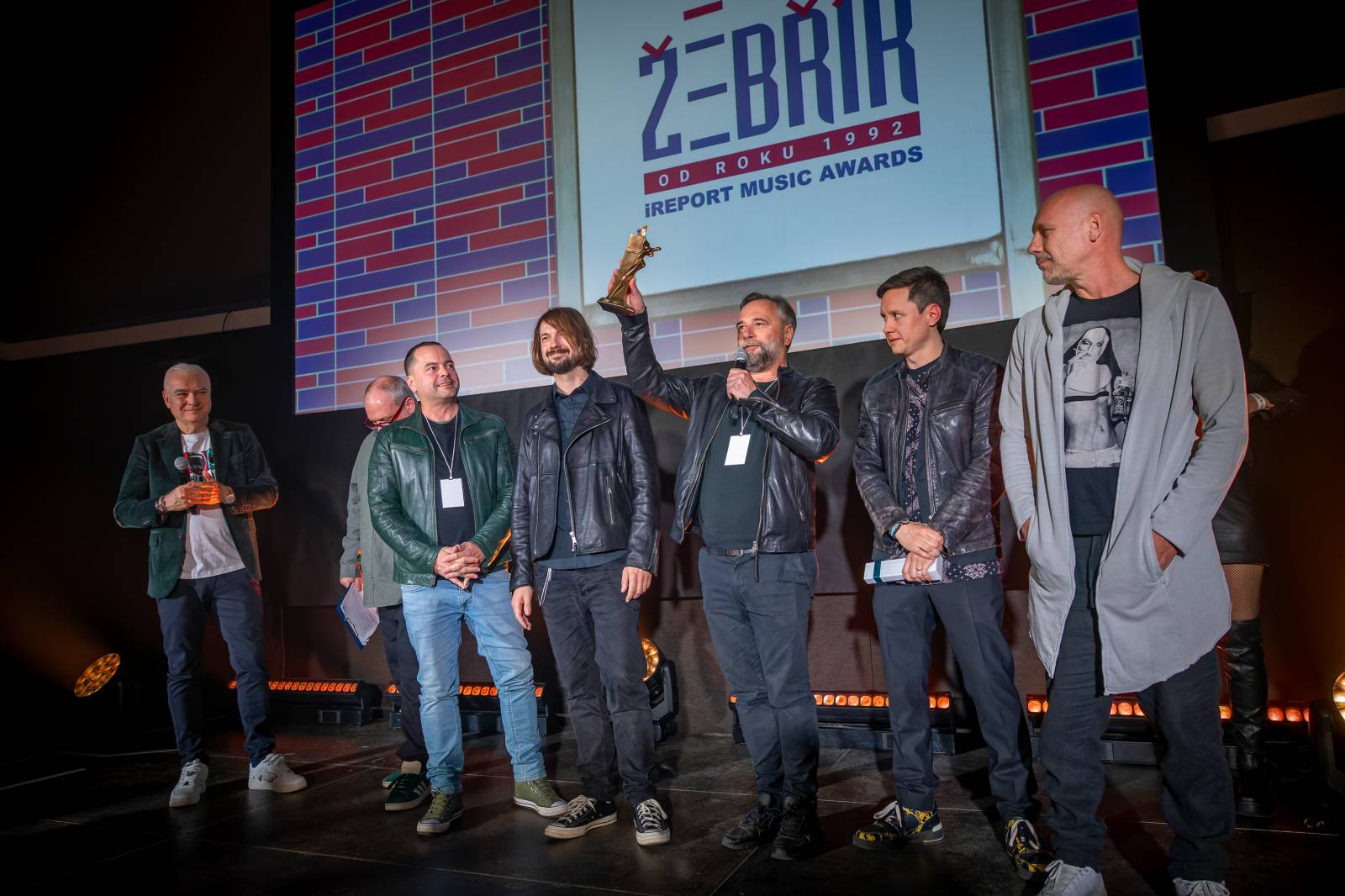 Žebřík ozdobili exkluzivním koncertem Kamil Střihavka s Bárou Basikovou, Danem Bártou a Michalem Pavlíčkem