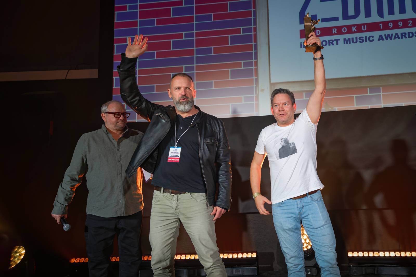 Žebřík ozdobili exkluzivním koncertem Kamil Střihavka s Bárou Basikovou, Danem Bártou a Michalem Pavlíčkem