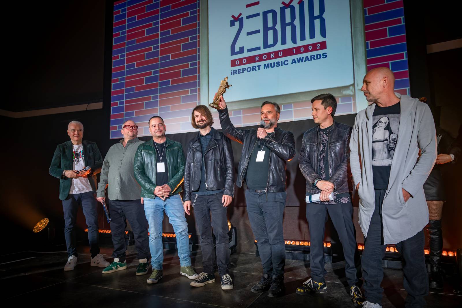 Žebřík ozdobili exkluzivním koncertem Kamil Střihavka s Bárou Basikovou, Danem Bártou a Michalem Pavlíčkem