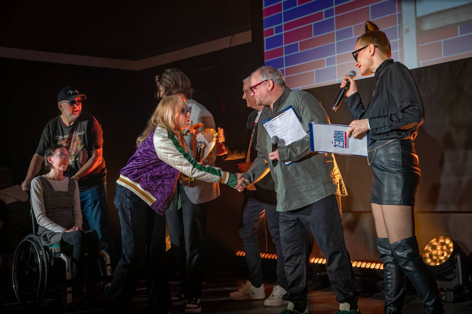 Žebřík ozdobili exkluzivním koncertem Kamil Střihavka s Bárou Basikovou, Danem Bártou a Michalem Pavlíčkem