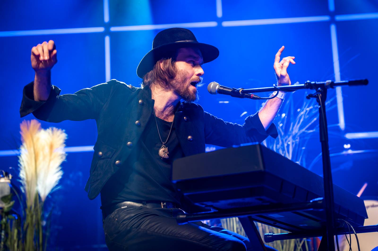 Žebřík ozdobili exkluzivním koncertem Kamil Střihavka s Bárou Basikovou, Danem Bártou a Michalem Pavlíčkem