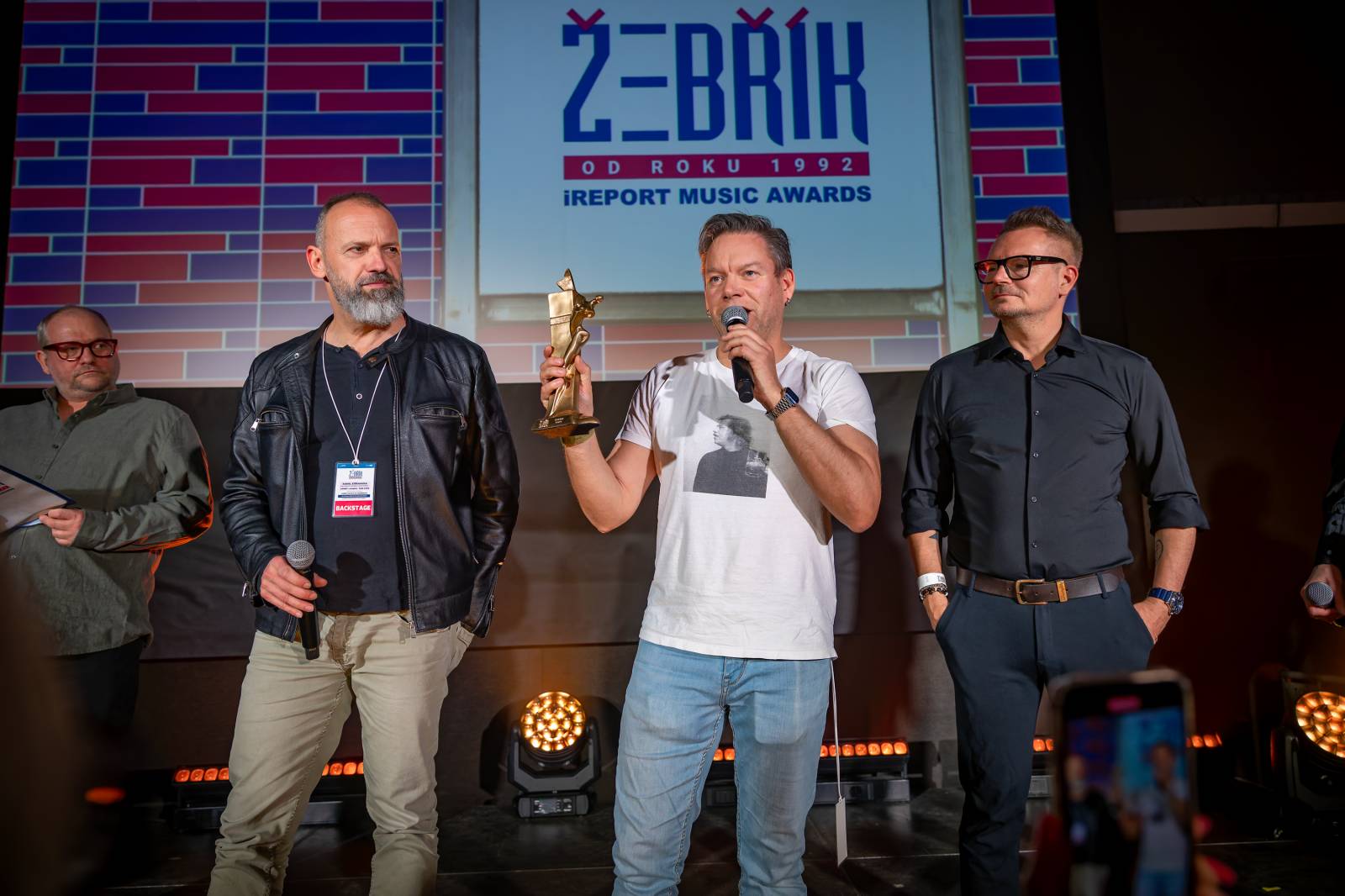 Žebřík ozdobili exkluzivním koncertem Kamil Střihavka s Bárou Basikovou, Danem Bártou a Michalem Pavlíčkem