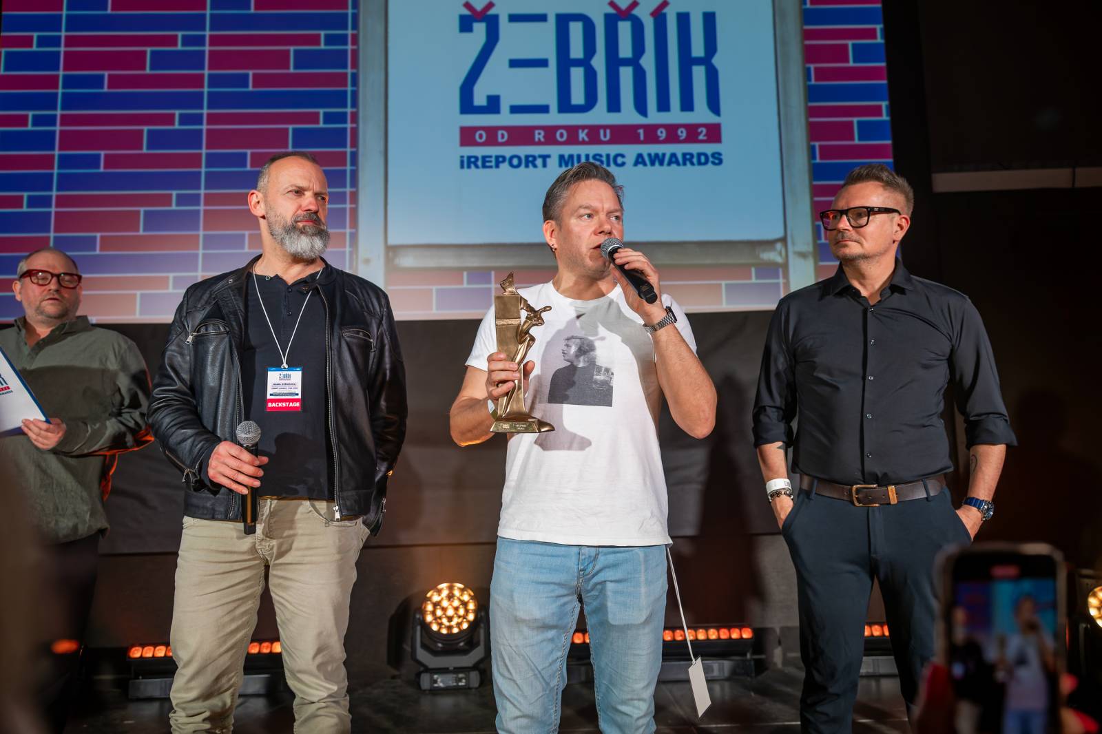 Žebřík ozdobili exkluzivním koncertem Kamil Střihavka s Bárou Basikovou, Danem Bártou a Michalem Pavlíčkem