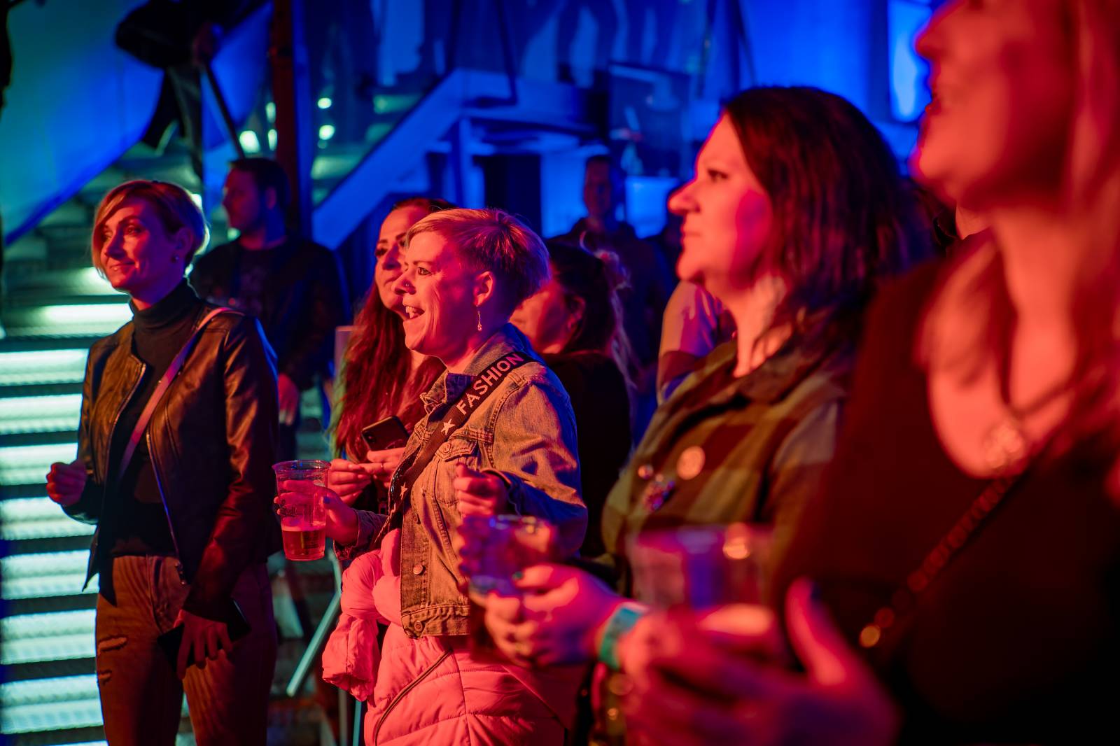 Žebřík ozdobili exkluzivním koncertem Kamil Střihavka s Bárou Basikovou, Danem Bártou a Michalem Pavlíčkem