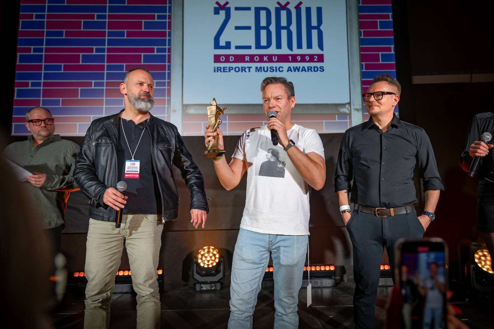 Žebřík ozdobili exkluzivním koncertem Kamil Střihavka s Bárou Basikovou, Danem Bártou a Michalem Pavlíčkem