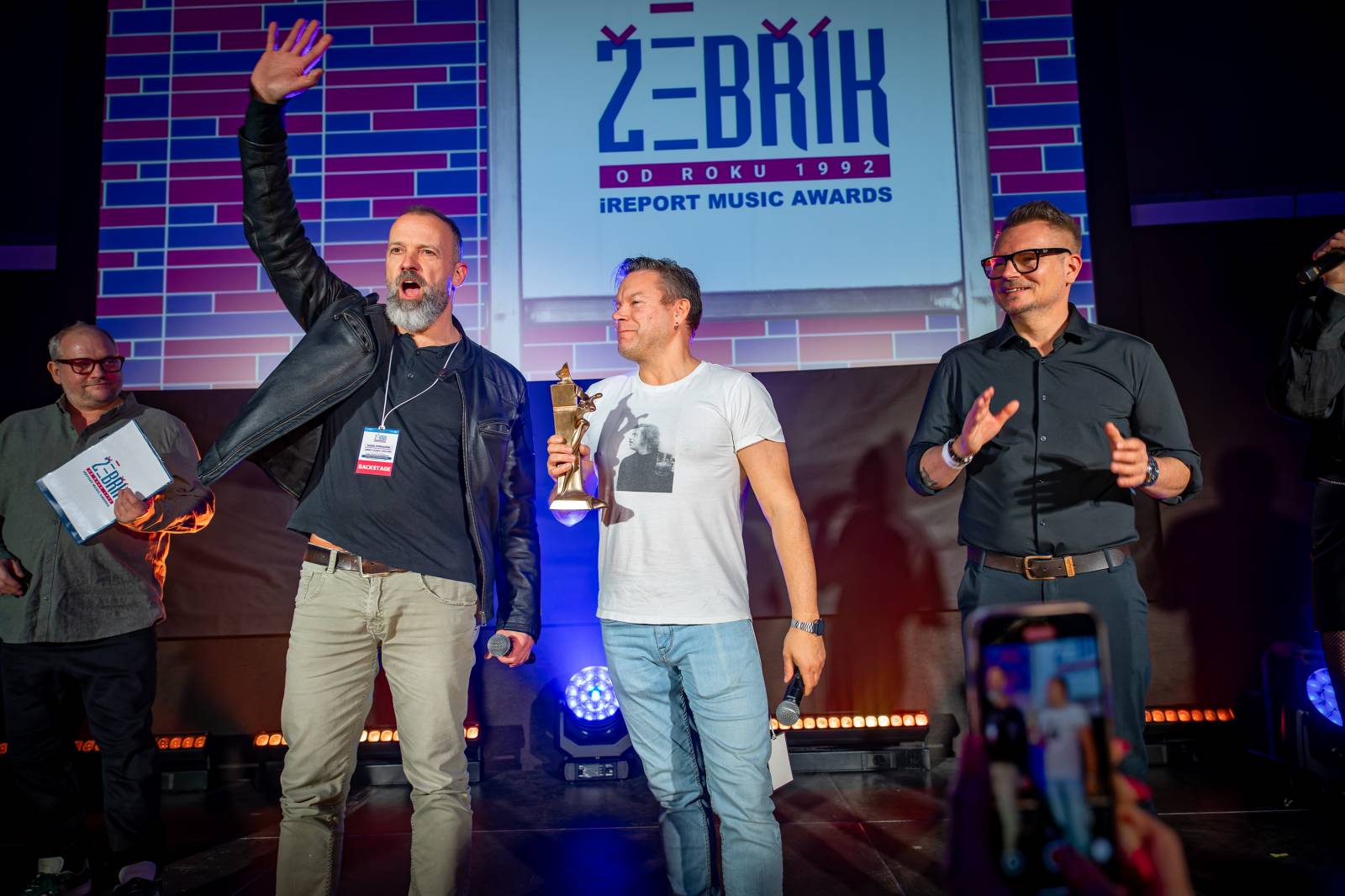 Žebřík ozdobili exkluzivním koncertem Kamil Střihavka s Bárou Basikovou, Danem Bártou a Michalem Pavlíčkem