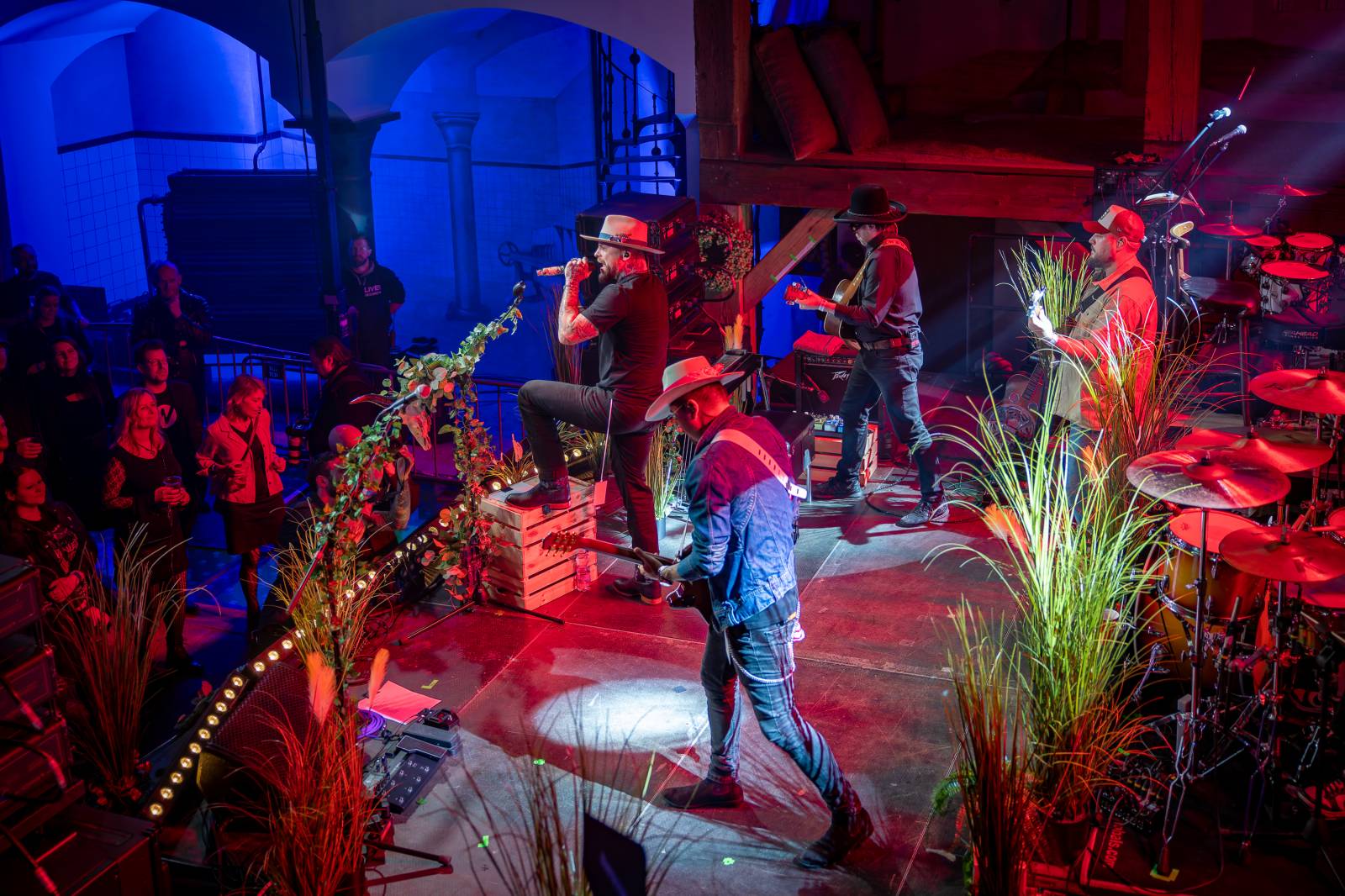 Žebřík ozdobili exkluzivním koncertem Kamil Střihavka s Bárou Basikovou, Danem Bártou a Michalem Pavlíčkem