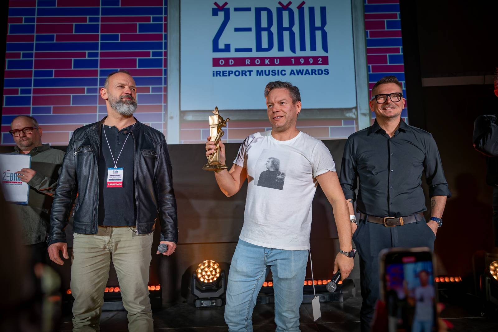 Žebřík ozdobili exkluzivním koncertem Kamil Střihavka s Bárou Basikovou, Danem Bártou a Michalem Pavlíčkem