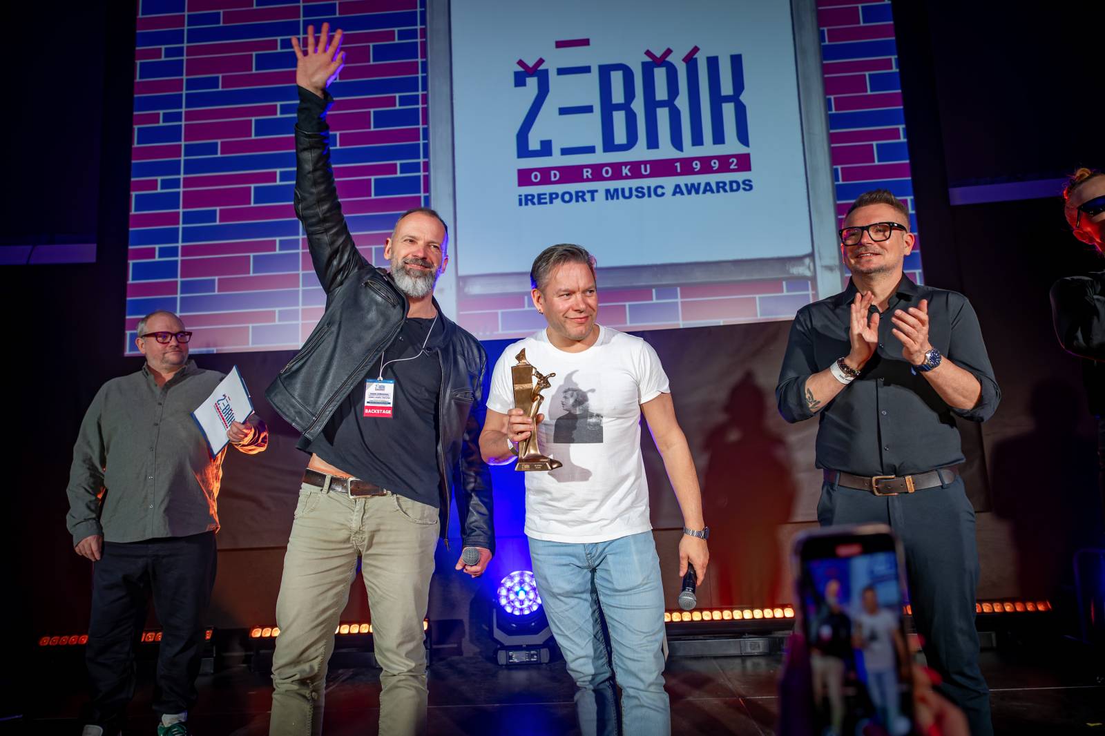 Žebřík ozdobili exkluzivním koncertem Kamil Střihavka s Bárou Basikovou, Danem Bártou a Michalem Pavlíčkem