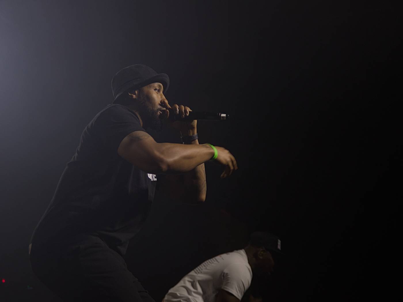 Průkopník ostrovního hip-hopu Dizzee Rascal zahrál v Praze, večer zahájil DJ C. Monts