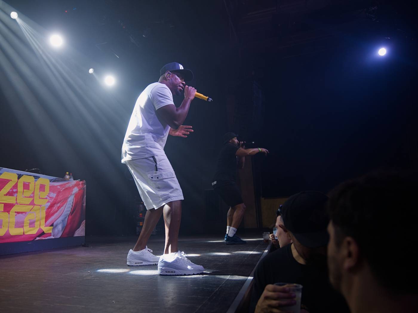 Průkopník ostrovního hip-hopu Dizzee Rascal zahrál v Praze, večer zahájil DJ C. Monts