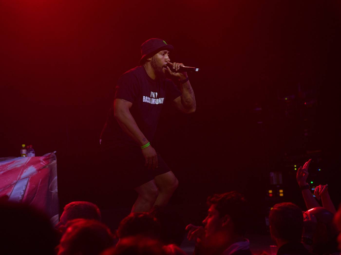 Průkopník ostrovního hip-hopu Dizzee Rascal zahrál v Praze, večer zahájil DJ C. Monts