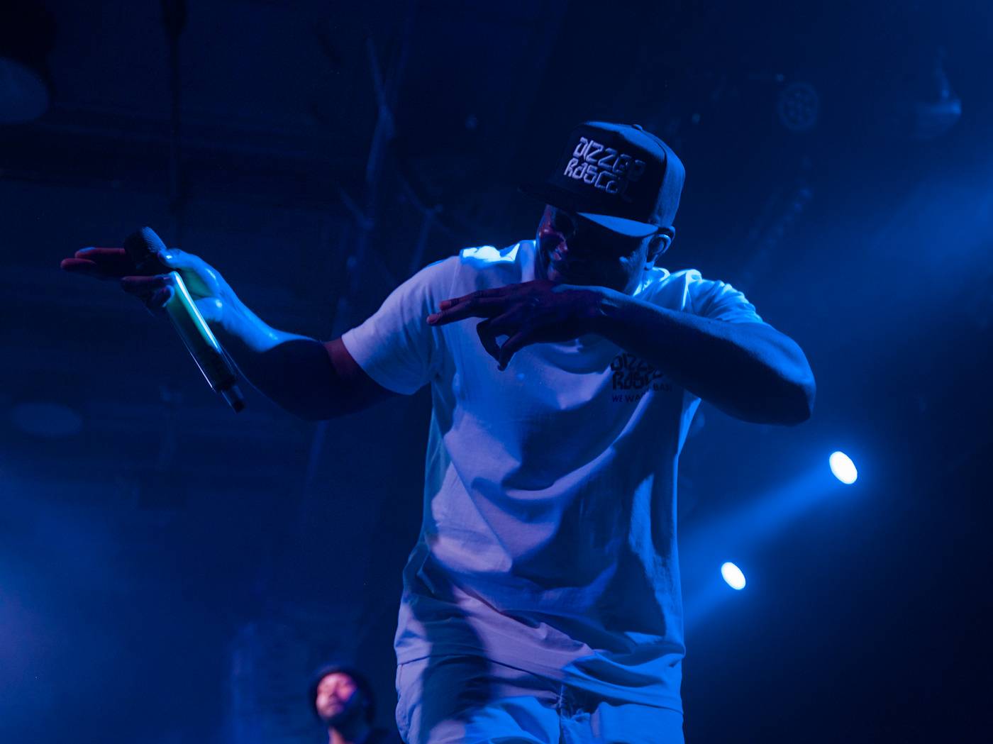 Průkopník ostrovního hip-hopu Dizzee Rascal zahrál v Praze, večer zahájil DJ C. Monts