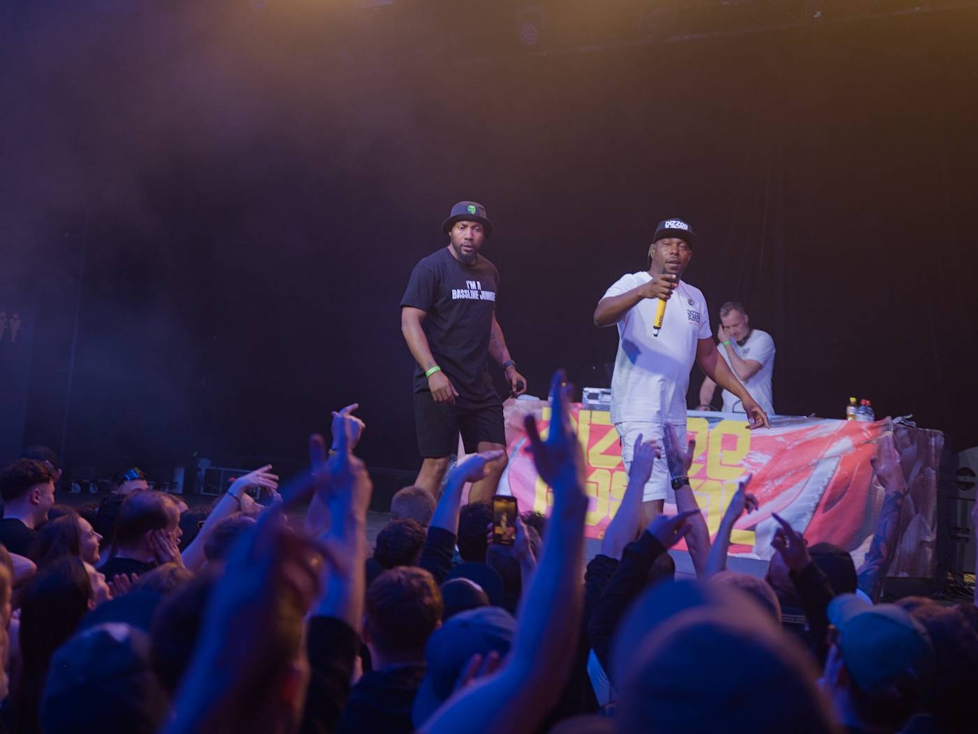 Průkopník ostrovního hip-hopu Dizzee Rascal zahrál v Praze, večer zahájil DJ C. Monts