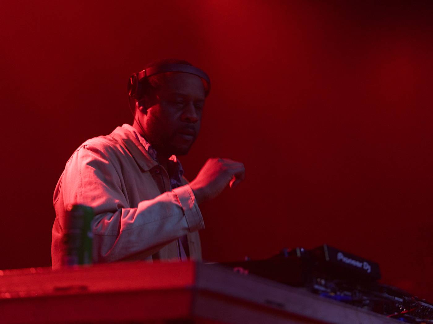 Průkopník ostrovního hip-hopu Dizzee Rascal zahrál v Praze, večer zahájil DJ C. Monts