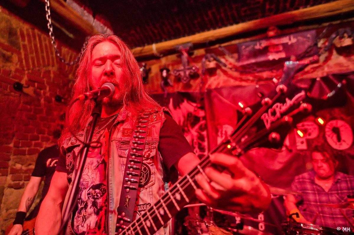 Metalová smršť v Parlament Clubu v Plzni: Thrash, death i temný black z Řecka