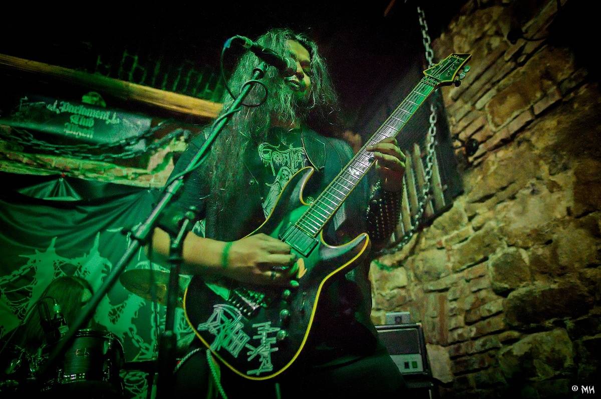 Metalová smršť v Parlament Clubu v Plzni: Thrash, death i temný black z Řecka