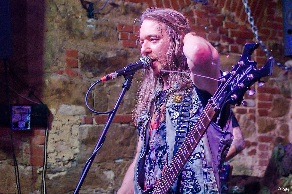 Metalová smršť v Parlament Clubu v Plzni: Thrash, death i temný black z Řecka