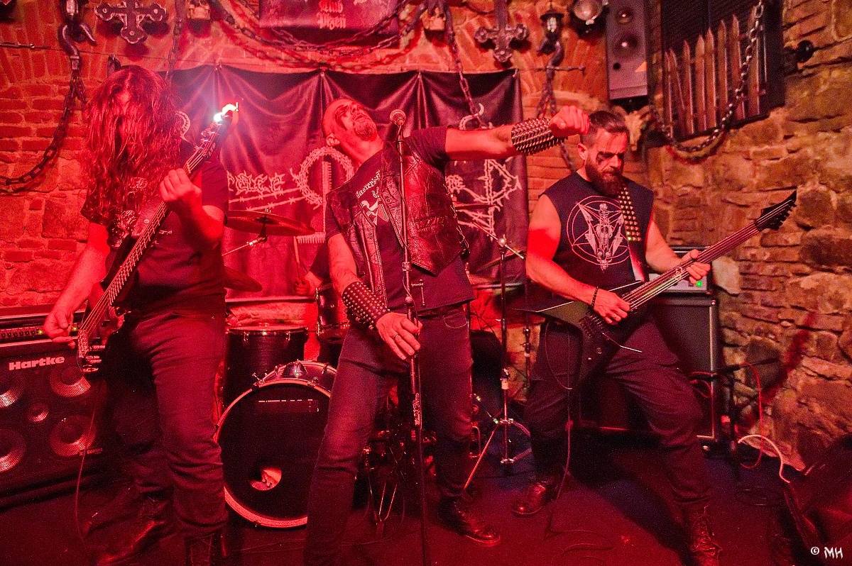 Metalová smršť v Parlament Clubu v Plzni: Thrash, death i temný black z Řecka