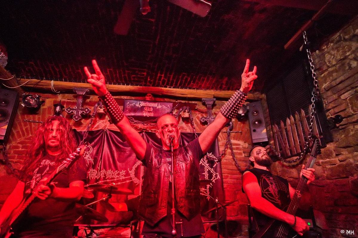 Metalová smršť v Parlament Clubu v Plzni: Thrash, death i temný black z Řecka