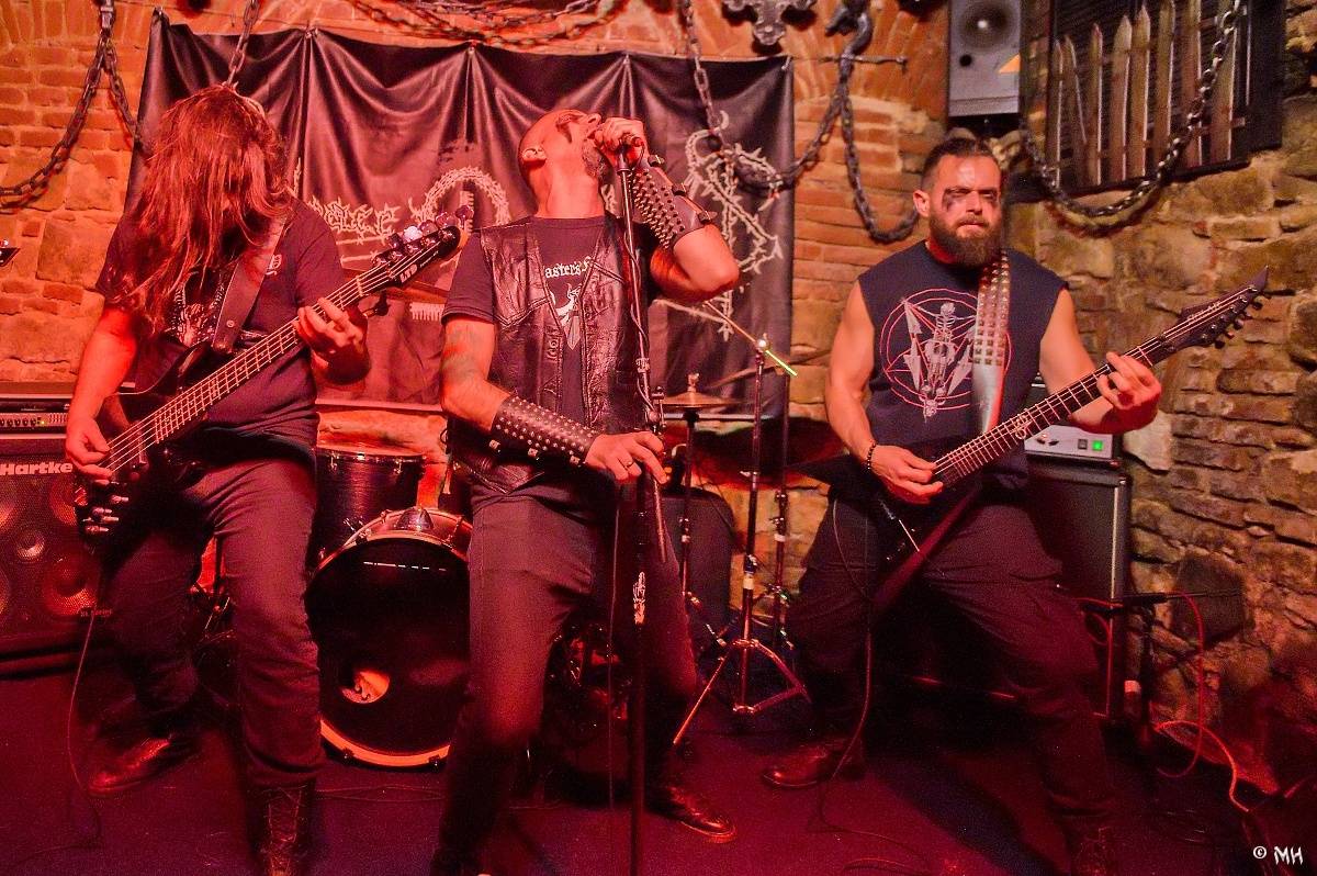 Metalová smršť v Parlament Clubu v Plzni: Thrash, death i temný black z Řecka