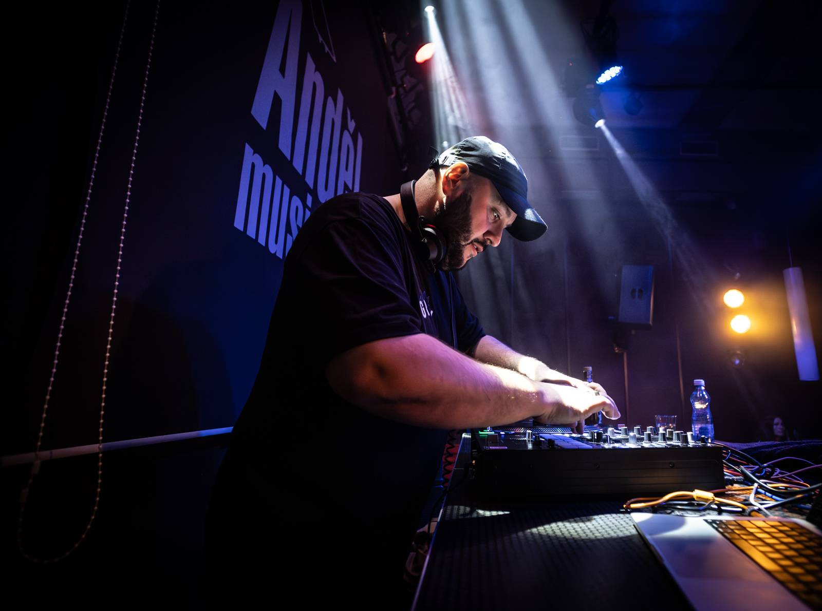 Majk Spirit rozezpíval Plzeň, záda mu kryl DJ Grimaso