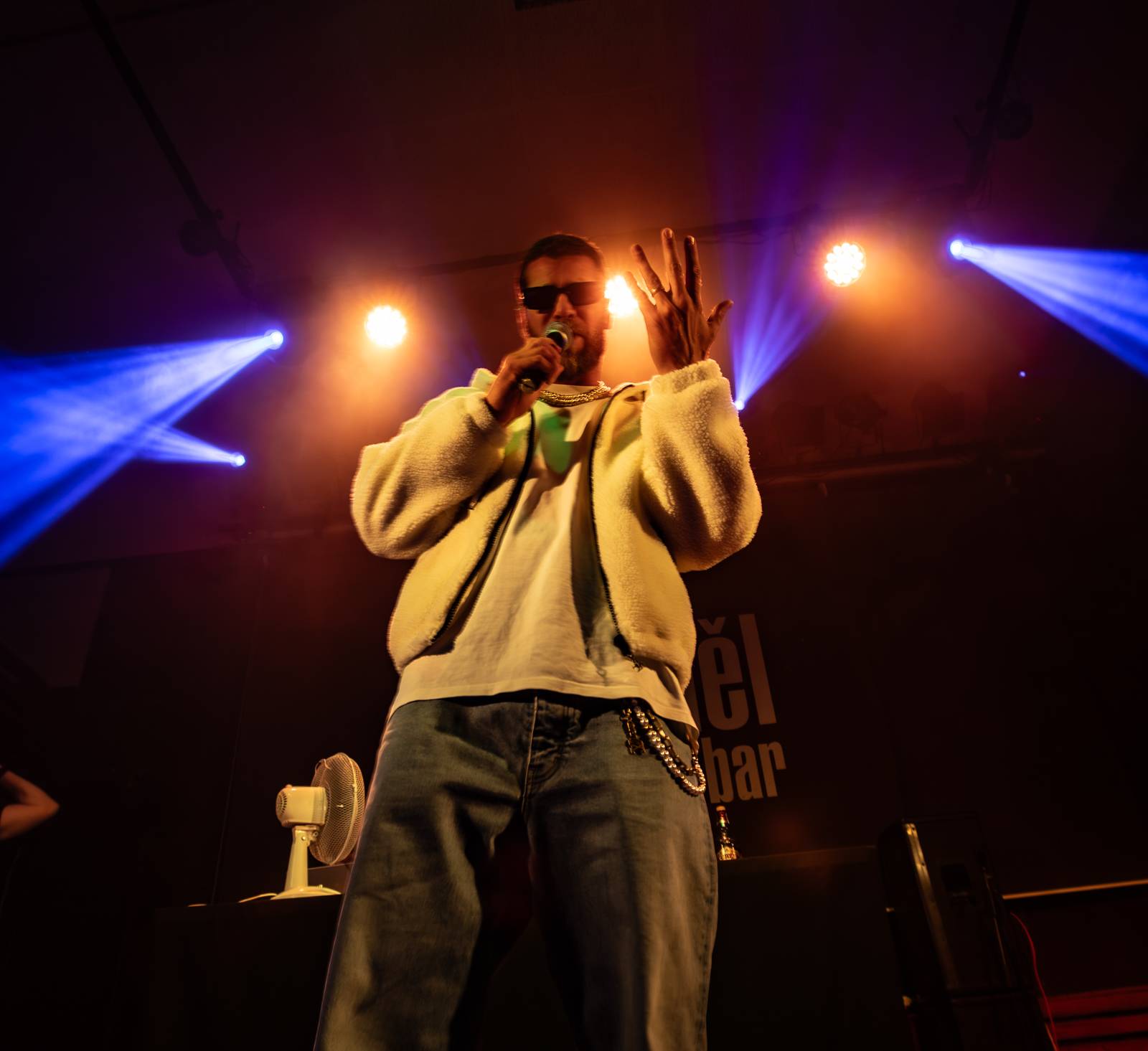 Majk Spirit rozezpíval Plzeň, záda mu kryl DJ Grimaso