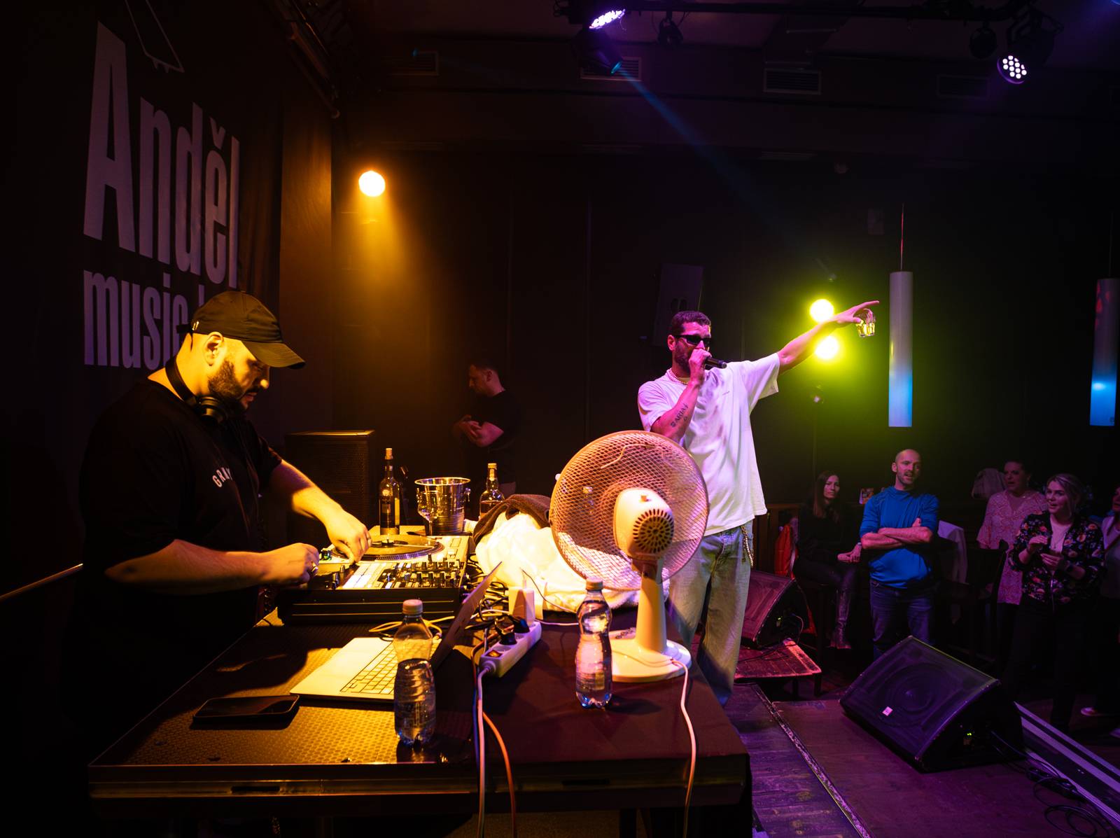 Majk Spirit rozezpíval Plzeň, záda mu kryl DJ Grimaso