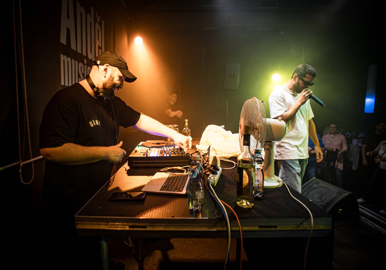 Majk Spirit rozezpíval Plzeň, záda mu kryl DJ Grimaso