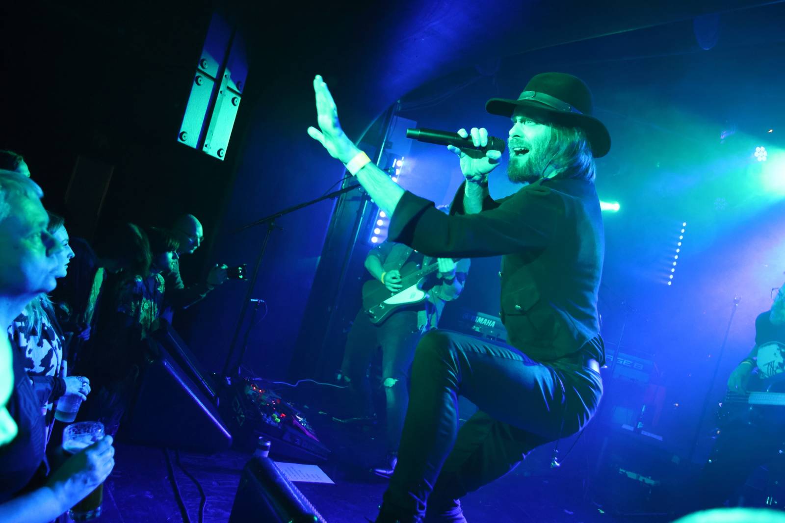 Hentai Corporation, Pan Lynx a Acid Row rozjeli party na podporu klubu Futurum