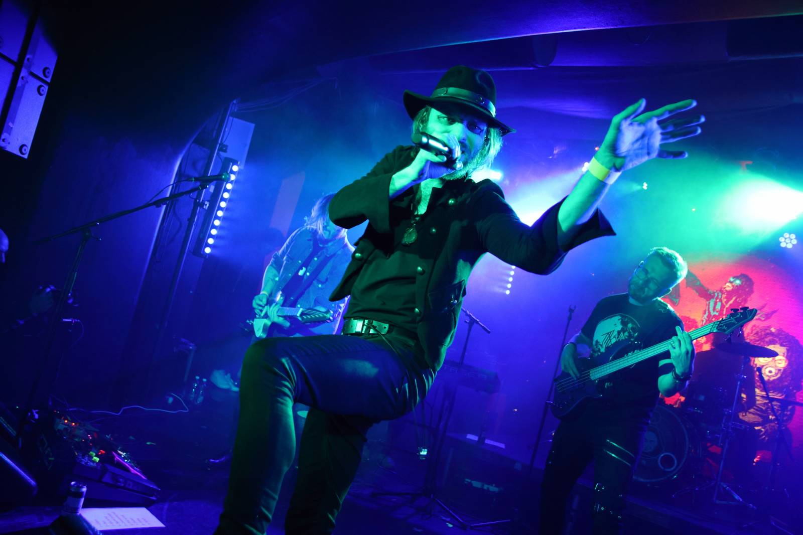 Hentai Corporation, Pan Lynx a Acid Row rozjeli party na podporu klubu Futurum