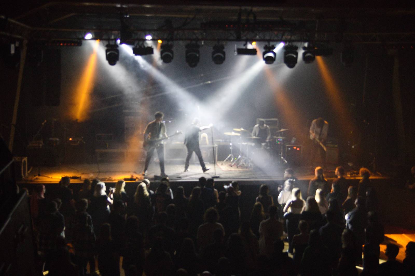 ROXY zažila rockové zemětřesení: JOHN WOLFHOOKER ovládli pódium s FROM OUR HANDS a THE MAY REVOLUTION