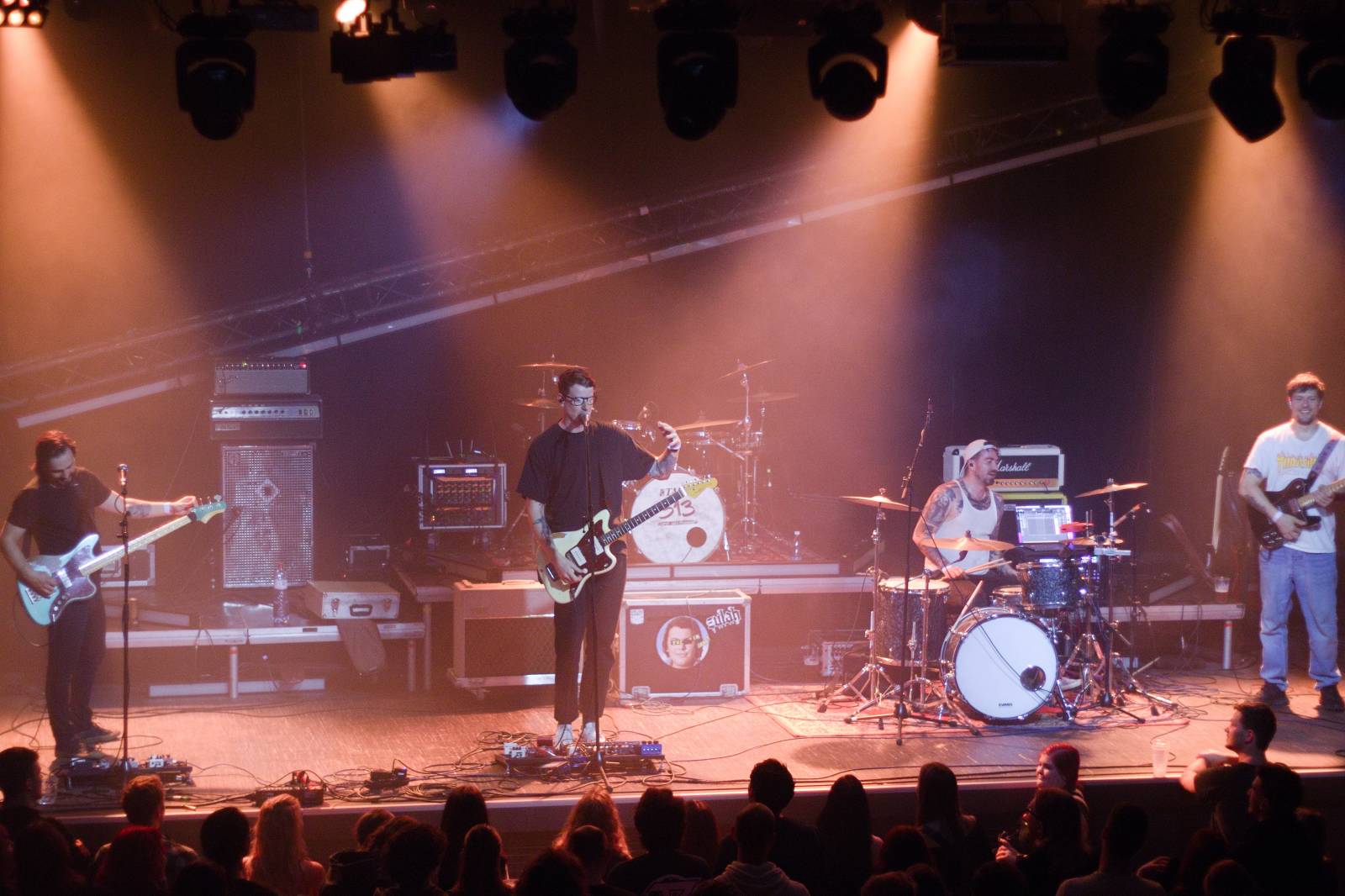 ROXY zažila rockové zemětřesení: JOHN WOLFHOOKER ovládli pódium s FROM OUR HANDS a THE MAY REVOLUTION