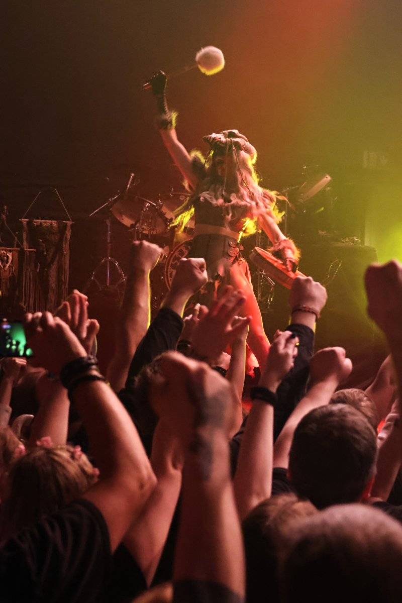 Deloraine, Eihwar a Žniwa oslavili ve vyprodaném Sonu v Brně beltaine