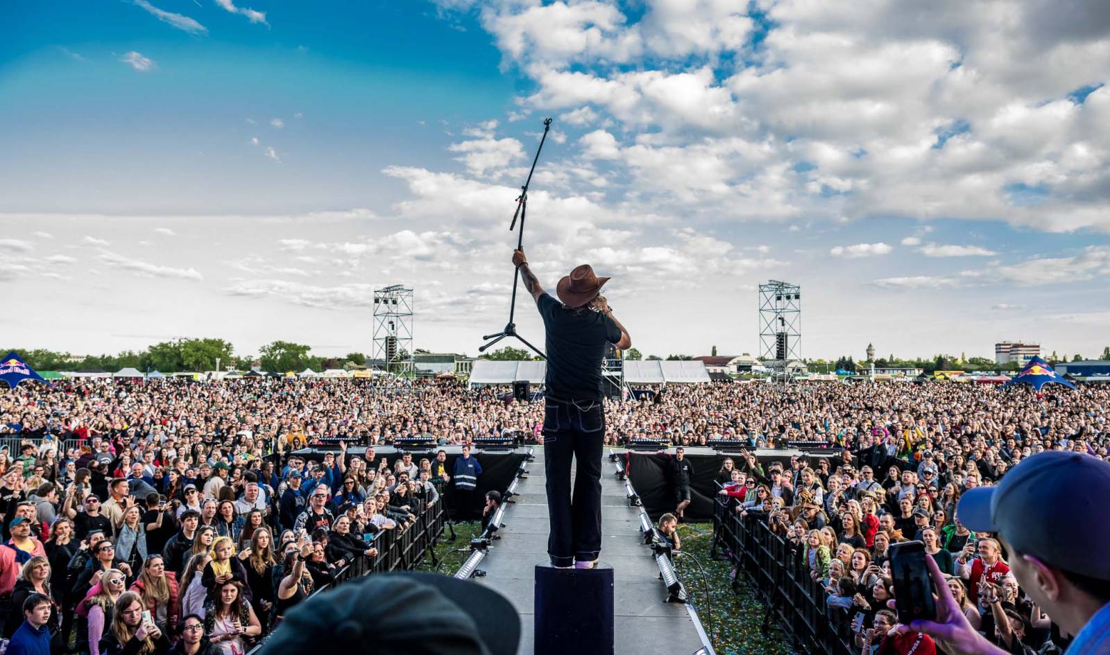 Majáles rozezněl Prahu. Vystoupili Kryštof, Sofian Medjmedj, Rybičky 48 a další