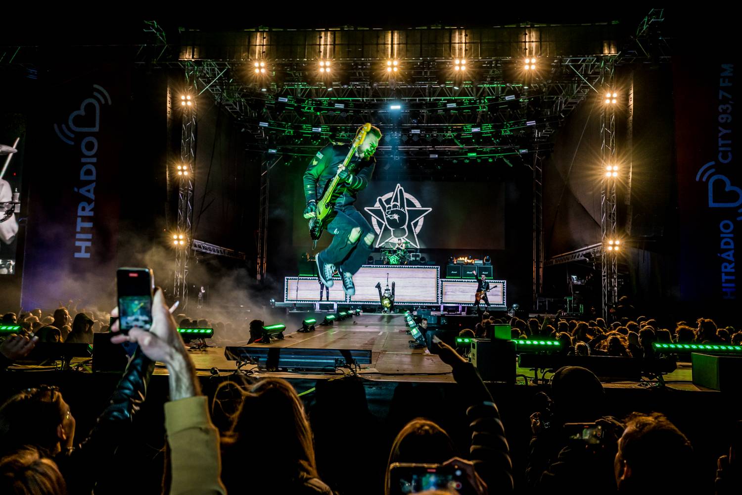 Majáles rozezněl Prahu. Vystoupili Kryštof, Sofian Medjmedj, Rybičky 48 a další