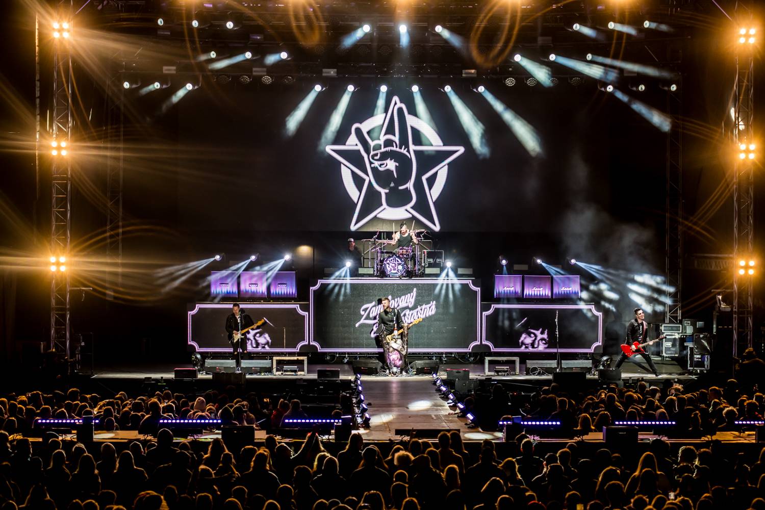 Majáles rozezněl Prahu. Vystoupili Kryštof, Sofian Medjmedj, Rybičky 48 a další