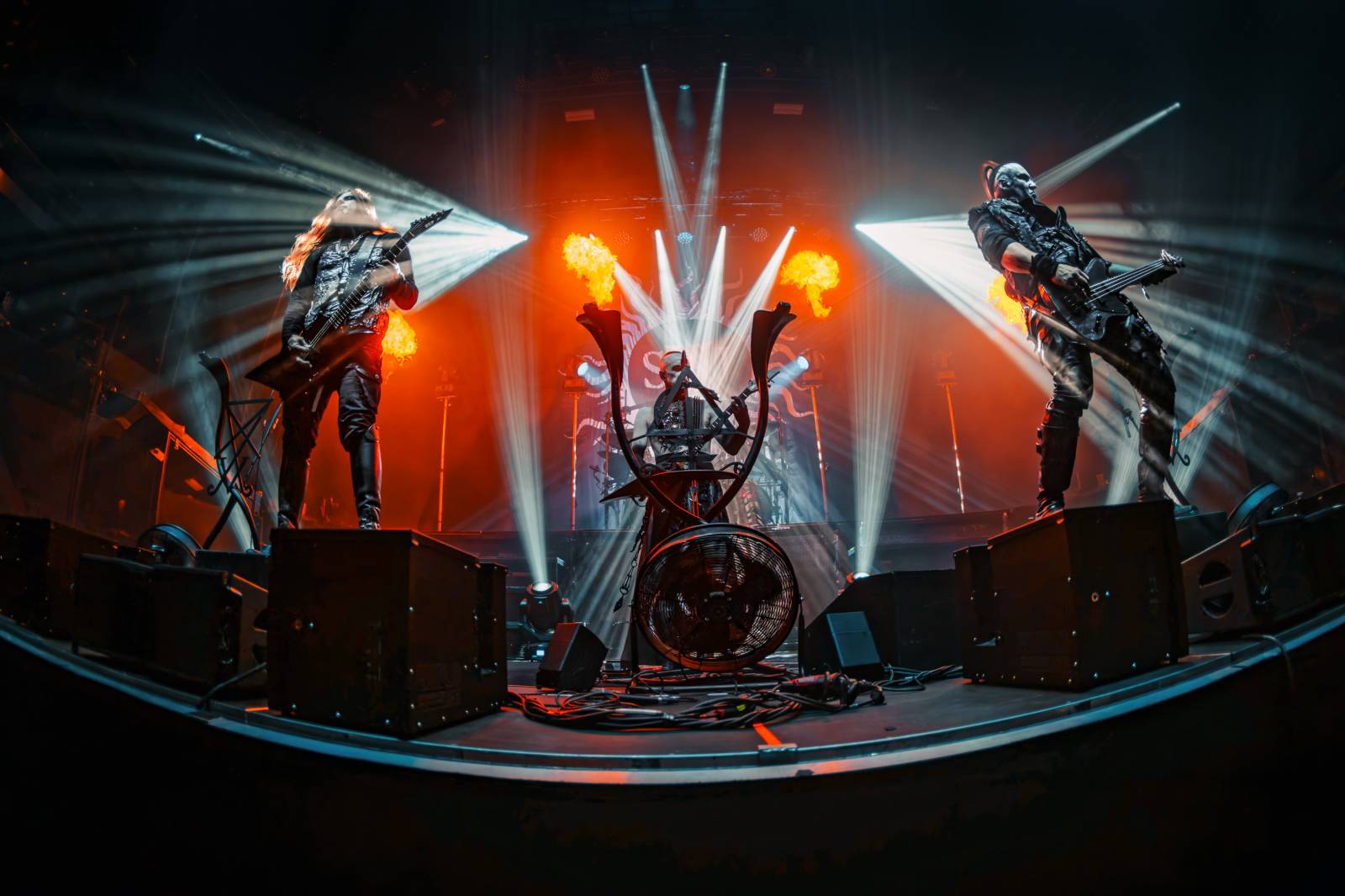 Behemoth rozpoutali v Praze peklo, rozbouřili O2 universum