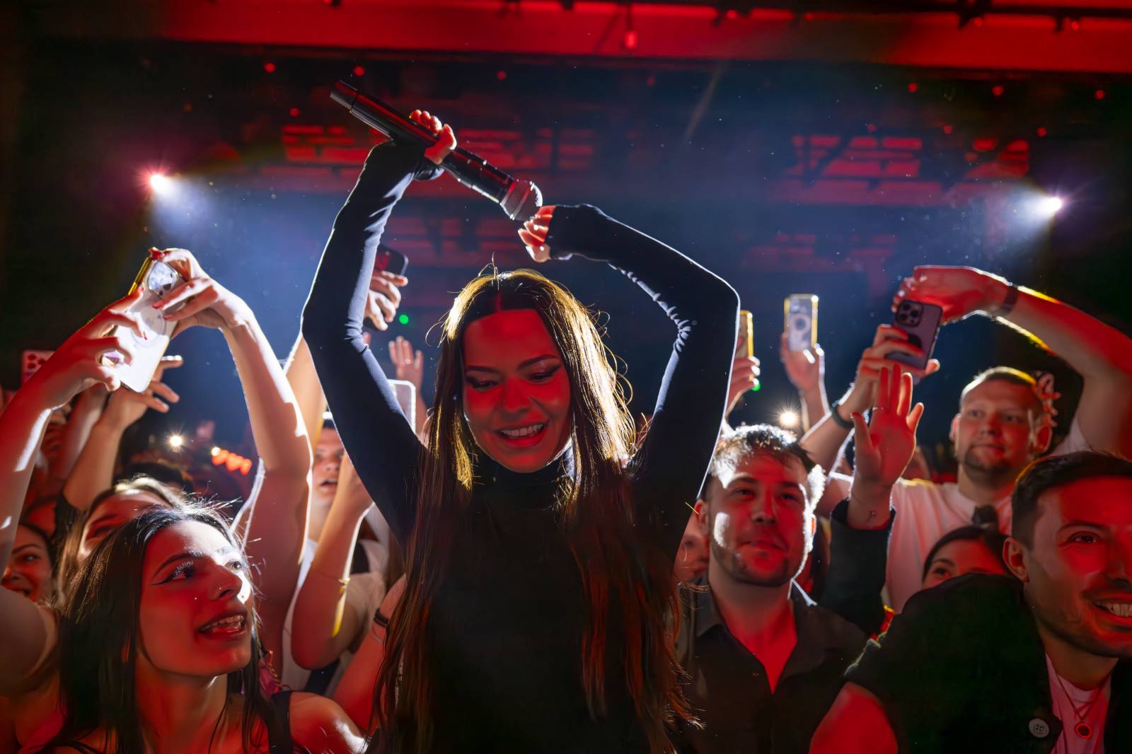 INNA roztančila Forum Karlín: Rumunská hvězda přivezla do Prahy energickou show