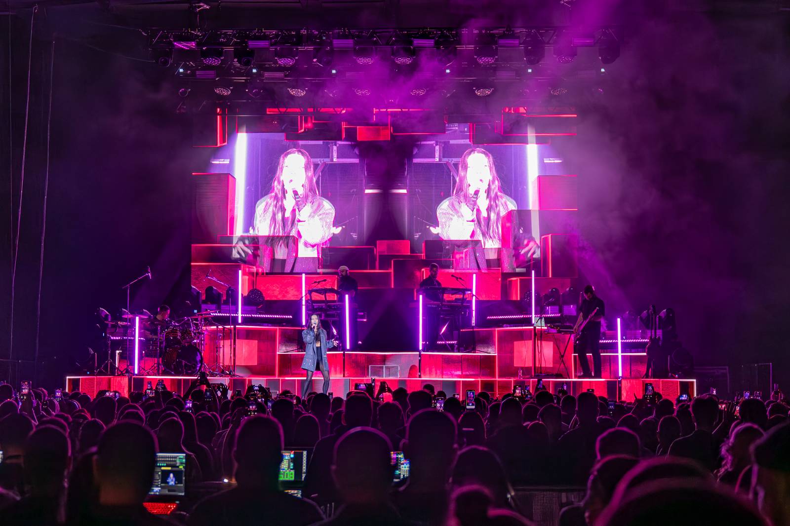 INNA roztančila Forum Karlín: Rumunská hvězda přivezla do Prahy energickou show