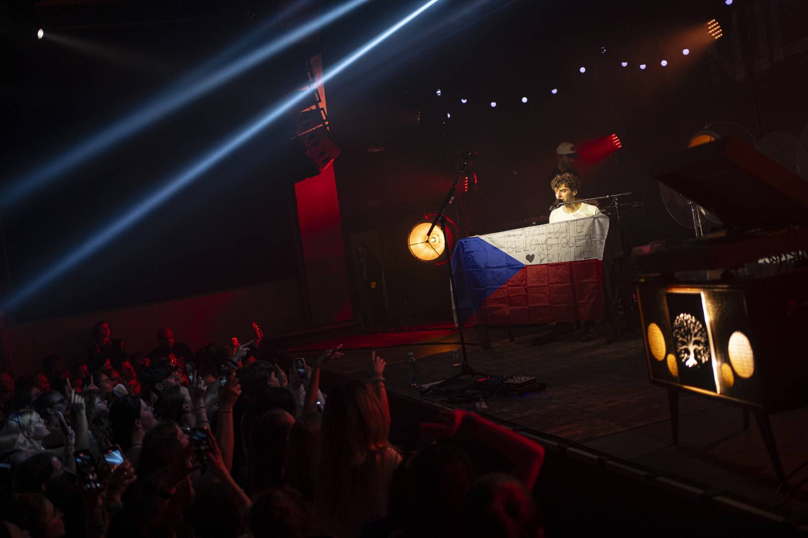 Mark Ambor poprvé v Praze. Publikum ho dojalo k slzám