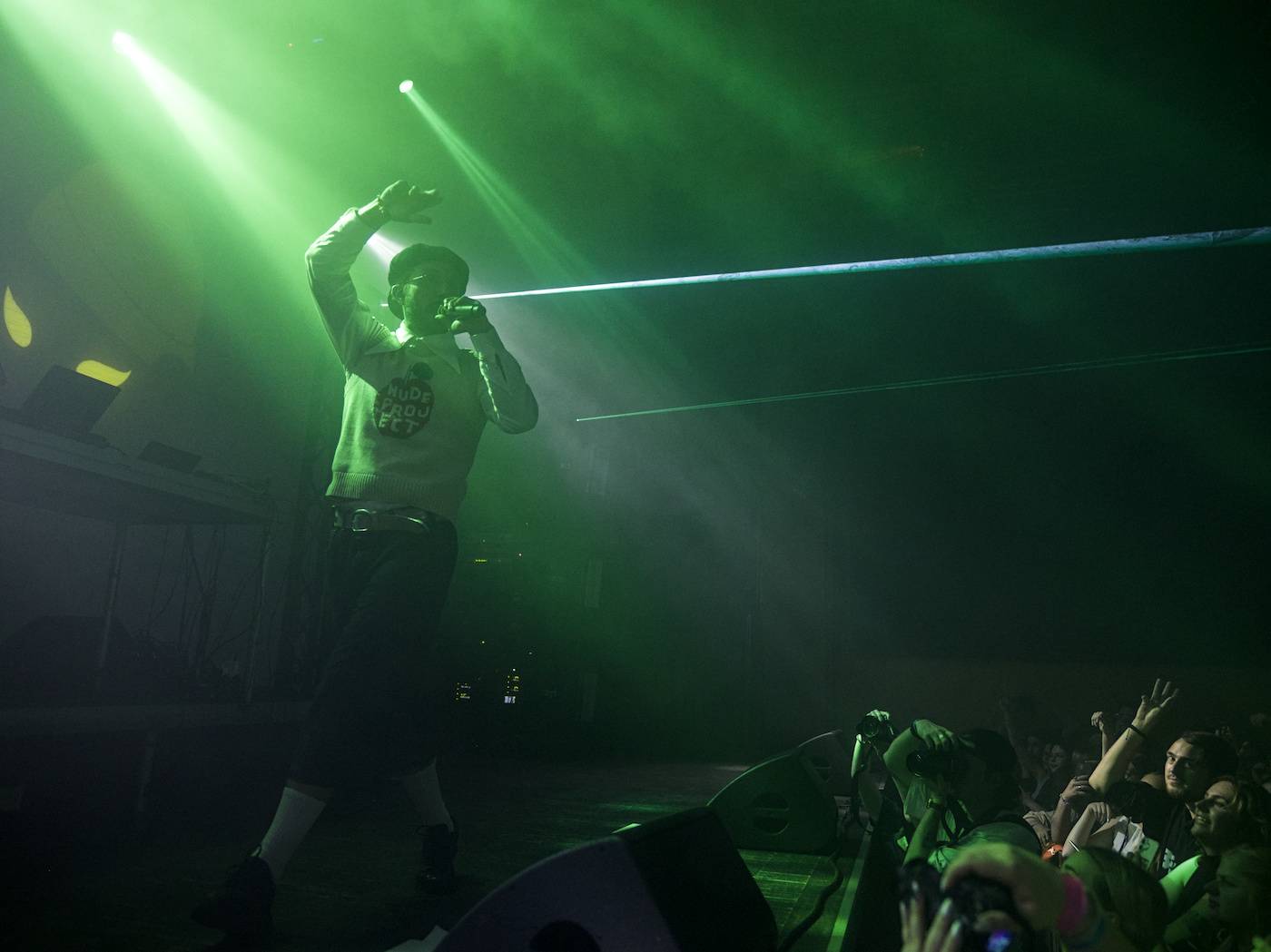 Raper BBNO$ ovládl Roxy, na stage si pozval i fanynku