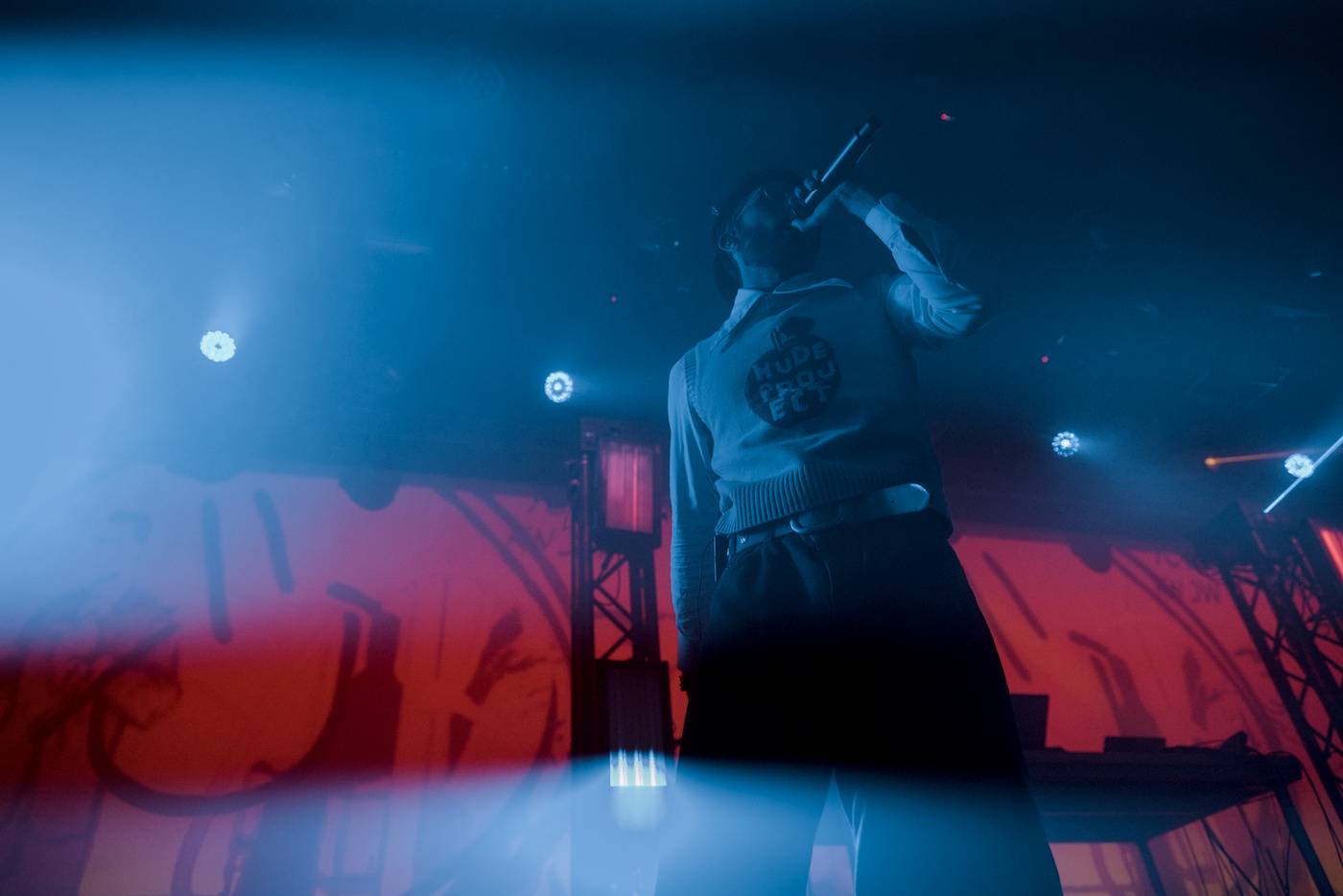 Raper BBNO$ ovládl Roxy, na stage si pozval i fanynku